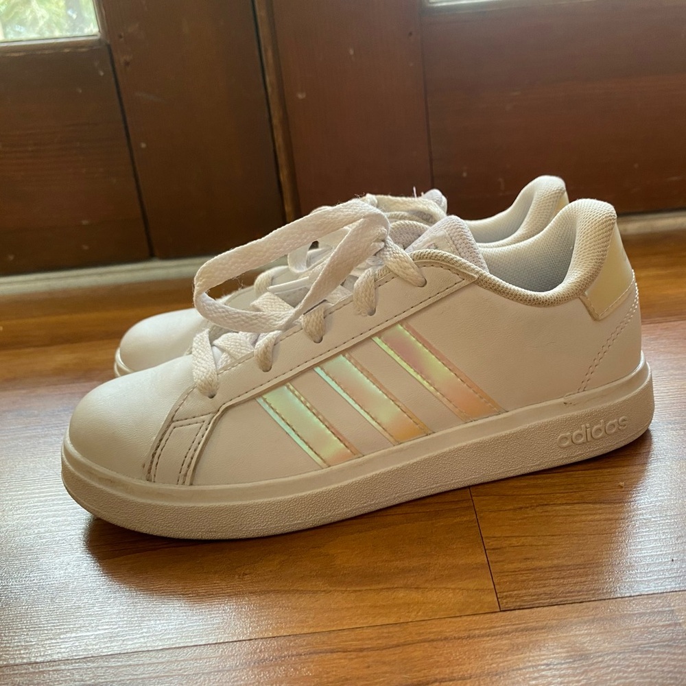 Adidas Kids Grand Court 2.0 white sneakers with iridescent stripes